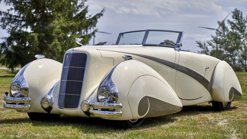 The Elegance of the Past: 1937 Cadillac Series 90 V16 Cabriolet